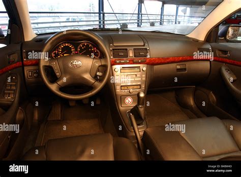 Car, Toyota Avensis D4D-Cat, Limousine, medium class, model year 2003 ...