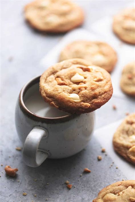 Chewy White Chocolate Cashew Cookies - Creme De La Crumb