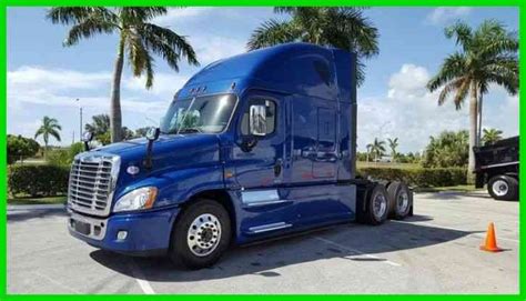 Freightliner® CASCADIA 125 EVOLUTION (2017) : Sleeper Semi Trucks