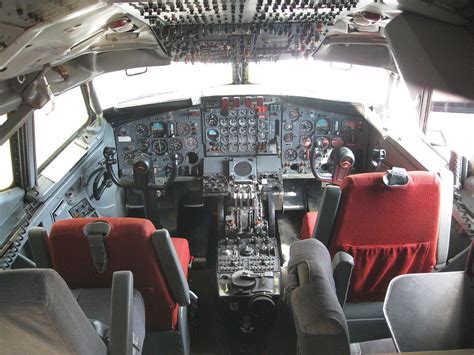 Boeing 707 Cockpit | Boeing 707, Boeing, Aircraft interiors