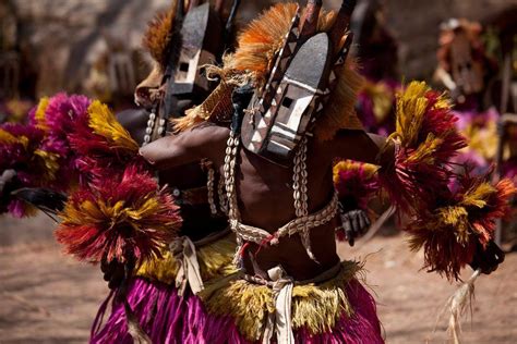 Les masques des Dogons | Mask dance, African culture, Dogon