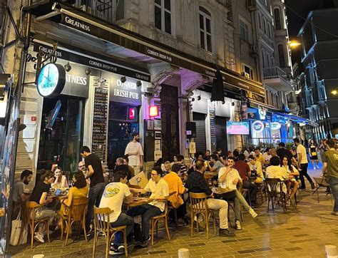 best-istanbul-nightlife-corner-irish-pub - The Travel Bible