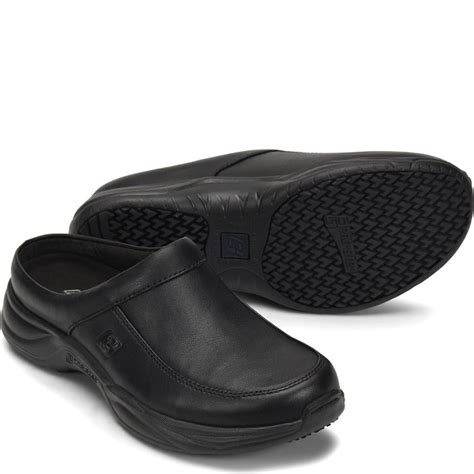 14 Best Shoes for Male Nurses