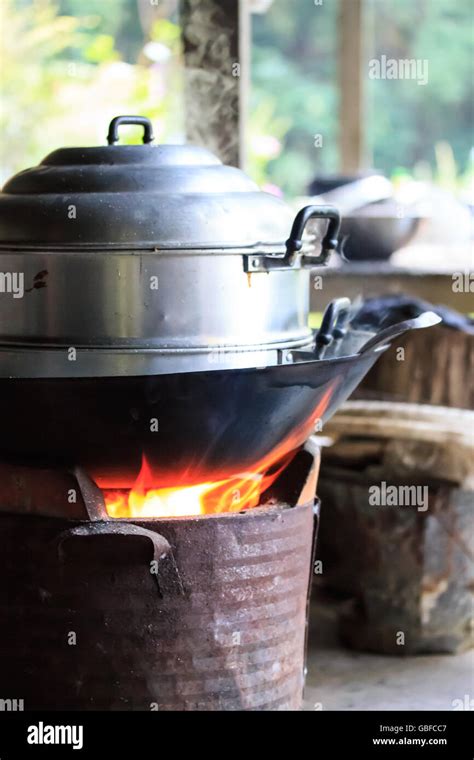 Cooking Brazier Stock Photos & Cooking Brazier Stock Images - Alamy