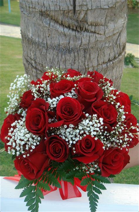 Red Rose Wedding Bouquets: 20 Ravishing Reds To Choose From