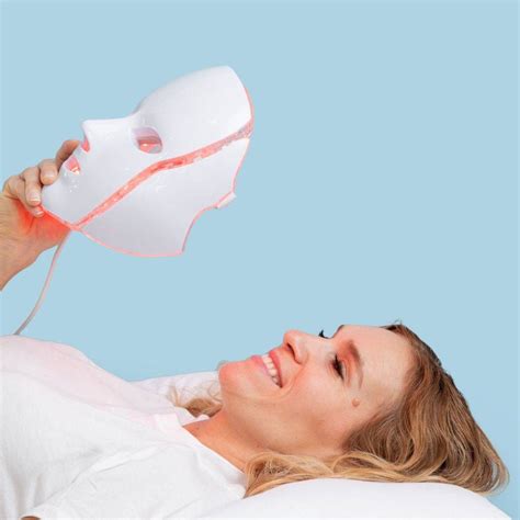 Wrinkle Clearing Light Therapy Face & Neck Mask – Nutriskin