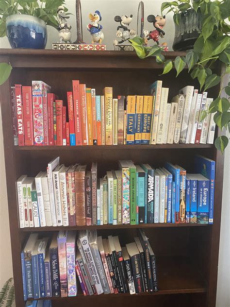 Rainbow bookshelf : r/pics