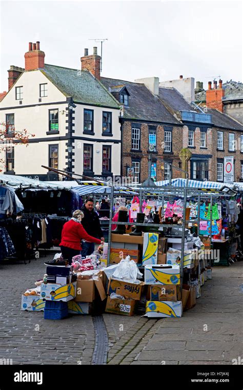 Market stalls knaresborough north yorkshire hi-res stock photography ...