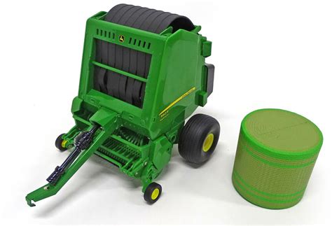 JOHN DEERE 560R ROUND BALER with BALE | Collector Models