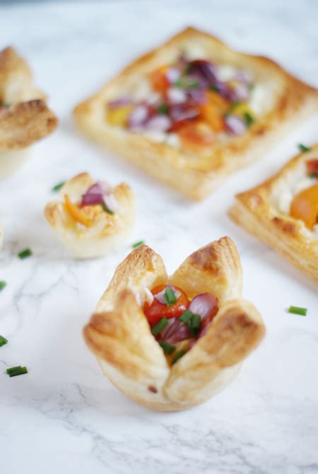 Savoury puff pastry tarts with goat cheese and cherry tomatoes