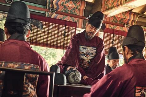 This is what all the hats in your favorite historical K-Dramas mean ...