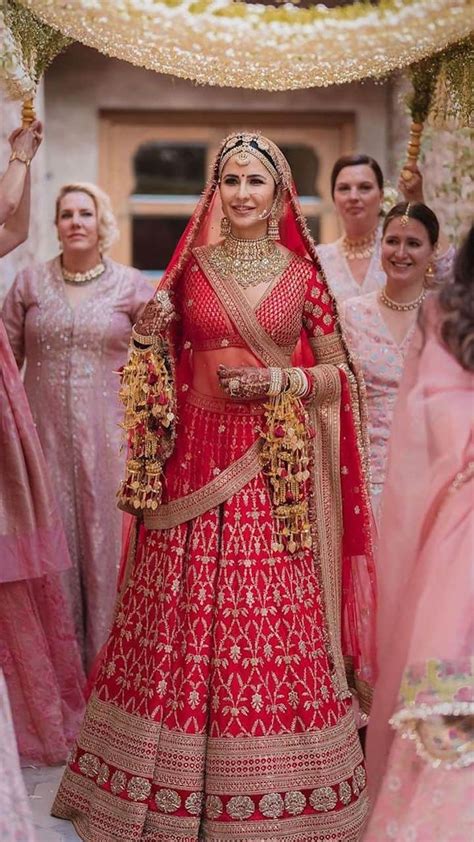 Katrina Kaif full wedding look out, looks like a queen in Sabyasachi ...