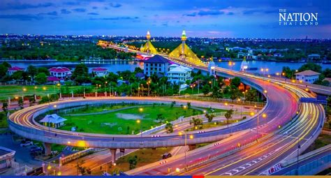 Light shows on 13 Chao Phraya bridges to usher in New Year