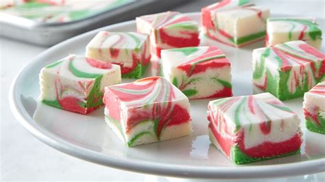 Easy Christmas Fudge - FriendsEAT