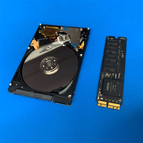 What is the difference between an HDD and SSD?