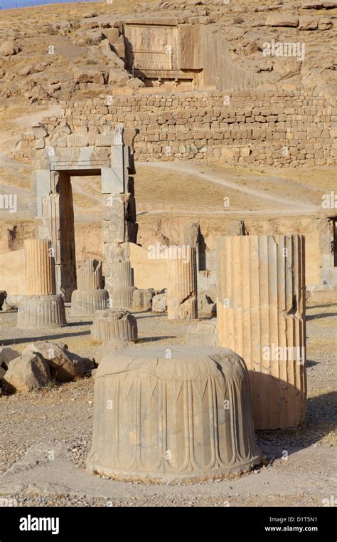 Ruins of the Hall of 100 columns, Persepolis, Iran Stock Photo - Alamy