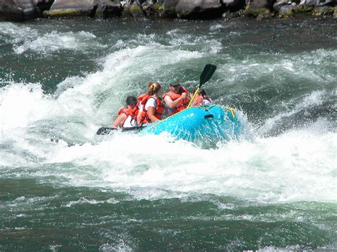 Exciting Rafting Adventures in Oregon, Maupin, Oregon Rafting Trips ...