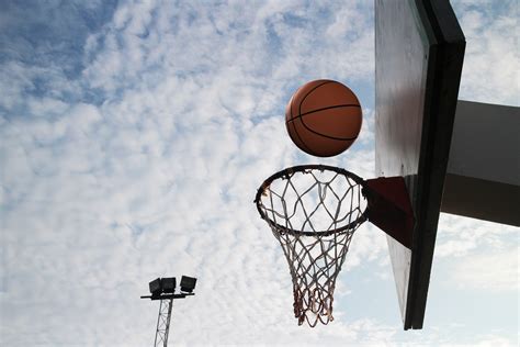 Gambar : Outdoor, putih, bola basket, biru, lampu jalan, keranjang ...