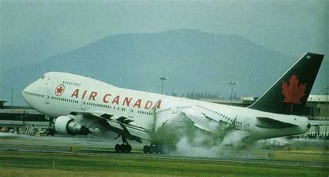 air canada 747 fuselage explosion on landing Aviation Accidents, Air ...