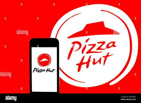 Dans cette illustration, un logo Pizza Hut apparaît sur un smartphone ...