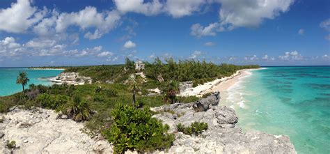 Lighthouse Beach, looking back at the island of Eleuthera, Bahamas ...