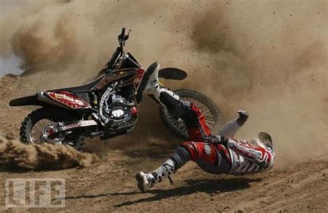 Bike Wrecks (23 pics) - Izismile.com