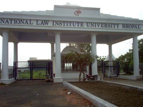 10 Of The Reputed Law Institutions In India » IILS Blog