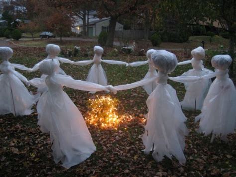 19 Super Easy DIY Outdoor Halloween Decorations That Look So Creepy ...