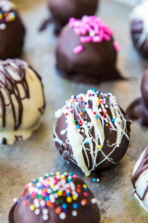 No Bake Oreo Truffles (Easy Dessert Recipe) - Fifteen Spatulas