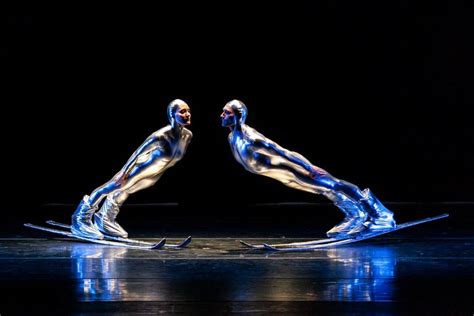 Illusionist dance company MOMIX delivers amazing performance at Vilar ...