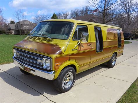 Daily Turismo: 5k: Not A Creeper Van: 1977 Dodge Tradesman Custom Van