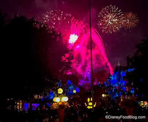 FIRST LOOK at Disneyland's Halloween Fireworks | the disney food blog