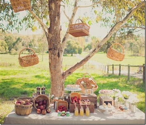 10+ Fall Picnic Ideas: Beautiful & Inspiring! | Setting For 4