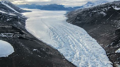 How glaciers can shape the landscape | Earth