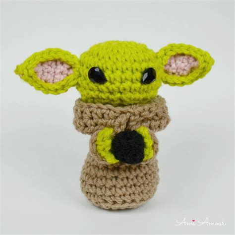 Baby Yoda Crochet - Amigurumi Pattern - FREE - Ami Amour