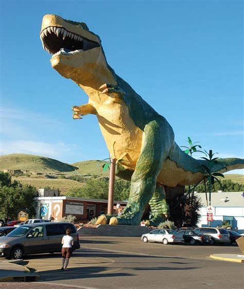 "World’s Largest Dinosaur" in Drumheller, Alberta, Canada ...