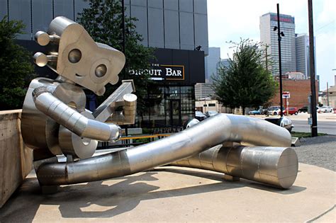 Day Trips: The Traveling Man, Dallas: Sculptures along the expressway ...