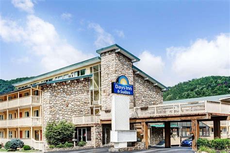 Days Inn & Suites by Wyndham Downtown Gatlinburg Parkway