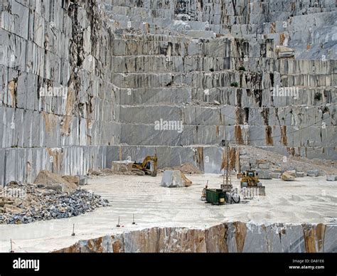 Marble quarry, Italy - Carrara Stock Photo - Alamy