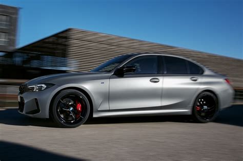 Check Whatâ€™s New in the 2023 BMW M340i Black Sapphire - BMW.SG