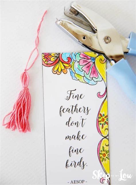 Make these coloring bookmarks with inspirational quotes to up your read!