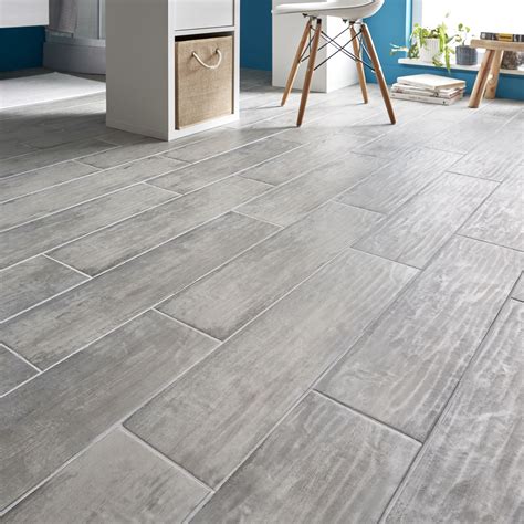 Soft Patinated Grey Matt Wood Effect Porcelain Floor Tile Pack Of 11 (L ...