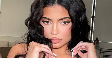 Kylie Jenner arrasa en Instagram con un explosivo posado en bikini