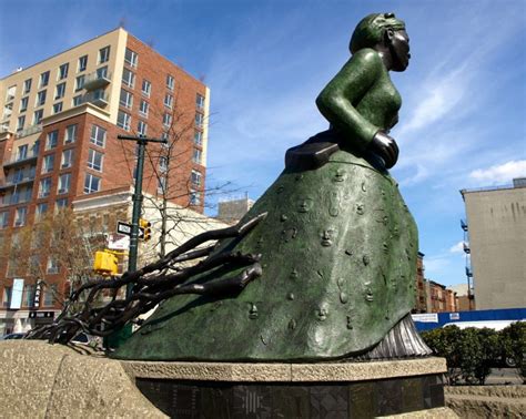 The story behind Harlem's trailblazing Harriet Tubman sculpture | 6sqft