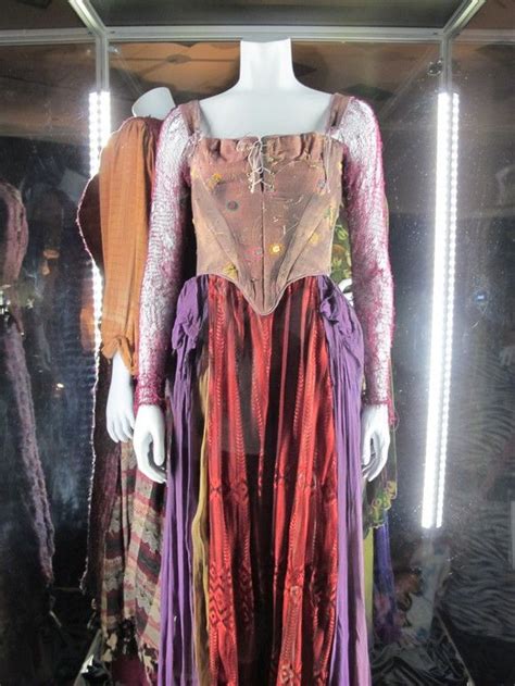 Sarah Sanderson's dress from Hocus Pocus | Sarah sanderson costume ...