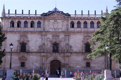 La fachada de la Universidad de Alcalá - Dream Alcalá