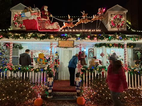 A long-running Christmas tradition ends at ‘iconic’ Arlington home ...