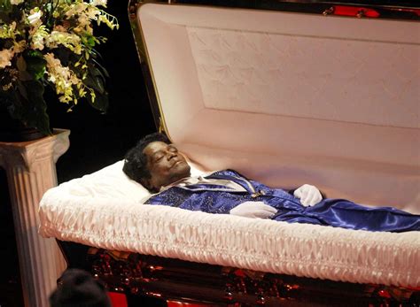 Photos of Famous Dead Bodies From Celebrity Open Casket Funerals