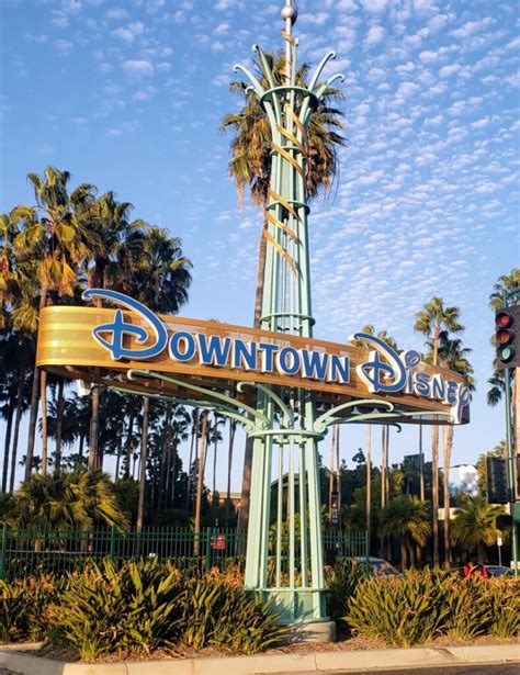 Disneyland Parking: Info, Tips & How to Save Money (2024) - California ...