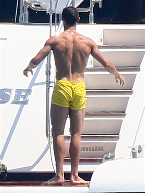 Cristiano Ronaldo Dancing on a Yacht in Saint-Tropez Photos | POPSUGAR ...